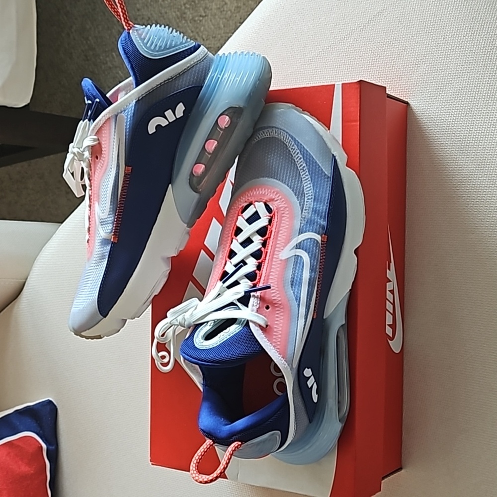 NIKE AIR MAX 2090 WHITE CHILE RED BLUE USA M7/W8.6/UK6/EU40